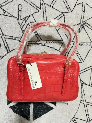 [ 택 포함 새상품 ] 캣 인 더 클로젯 소가죽 악어 엠보싱 백 레드