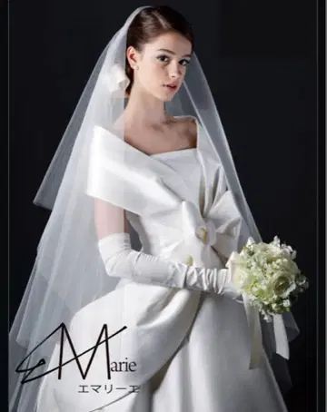 에머리 헵번 웨딩 드레스