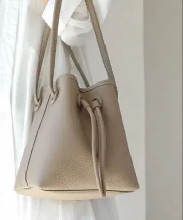 소가죽 복조리형 버킷 백