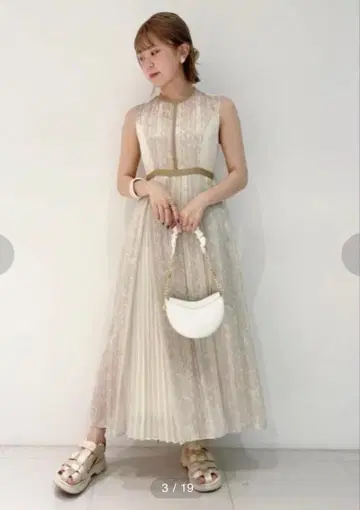 릴리 브라운 스위칭 플라워 원피스