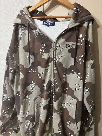 BoTT 카모 패턴 XL 집업 후드티