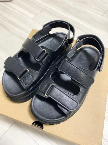 Le Talon 통굽 몰드 벨트 샌들 통굽