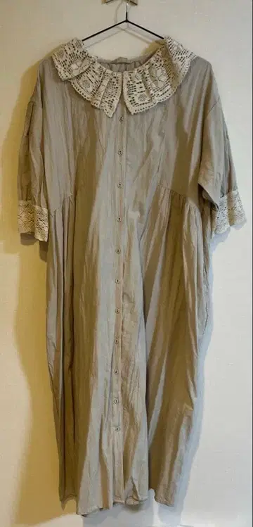 옷깃 레이스 원피스