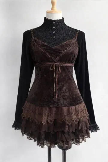 페어리 그런지 벨로아 레이스 상의 블랙 고딕 Y2K