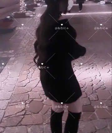 미셸 마카롱 샤기 크로스 니트 원피스 블랙