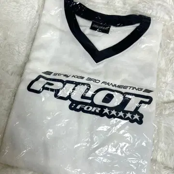 [ 미개봉 새상품 ] straykids 파이롯트 T셔츠