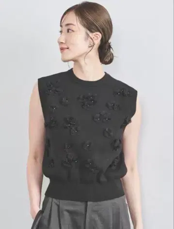 3D 플라워 니트 베스트