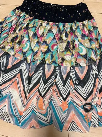 츠모리치사토 스커트 멀티 컬러 우주 패턴