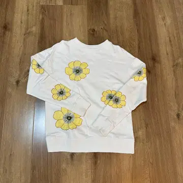 niche. INDUSTRIAL HINDUSTAN 플라워 자수 맨투맨