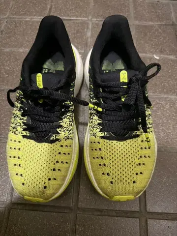 언더아머 인피니트 엘리트 러닝 신발 23.5cm