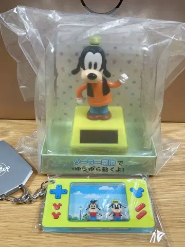 디즈니 스토어 흔들흔들 마스코트 게임기풍 키체인 구피