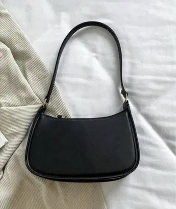 숄더백 블랙 PU 가죽 대용량 사선 크로스백 출퇴근 통학 블랙