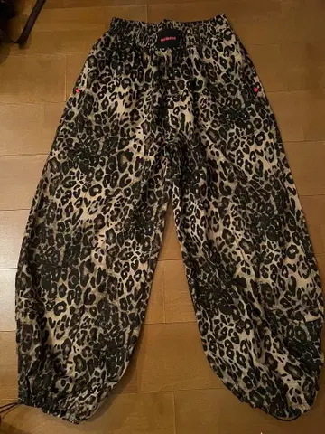 BADBLOOD 레오파드 무늬 팬츠 레오파드 무늬