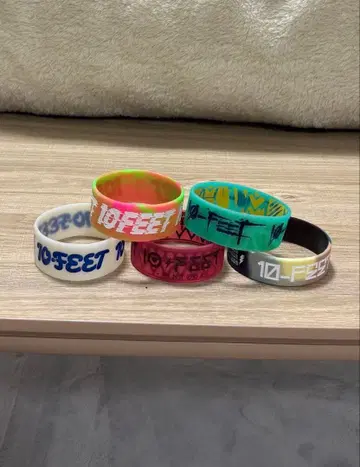 10-FEET 고무 팔찌 묶음 판매