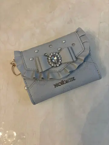 NOEMIE 라이트 블루 3단 폴더형 지갑