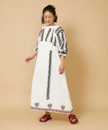 새상품 프리다 freada 인도 개더 슬리브 자수 스모크 원피스