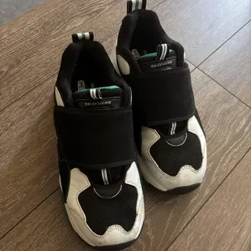 SKECHERS 대드 스니커즈 24cm