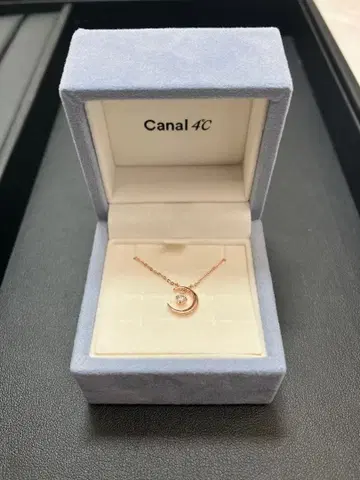 선착순 Canal 4C 초승달 모티브 목걸이