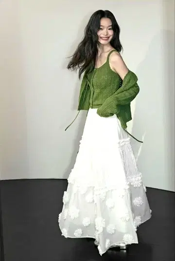 KUOSE 쿠오세 플레어 폼폼 포함 티어드 롱 스커트