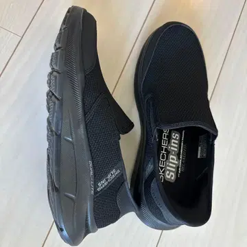 SKECHERS Slip-ins 블랙 스니커즈