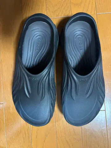 Crocs 블랙 샌들