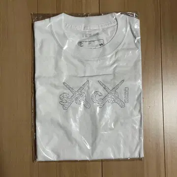 S 사이즈 sacai kaws Tee 티셔츠 카우스