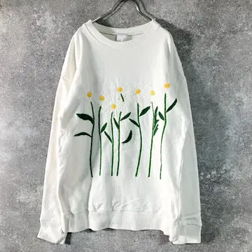 niche. 니치 Flower Embroidery 맨투맨 꽃무늬