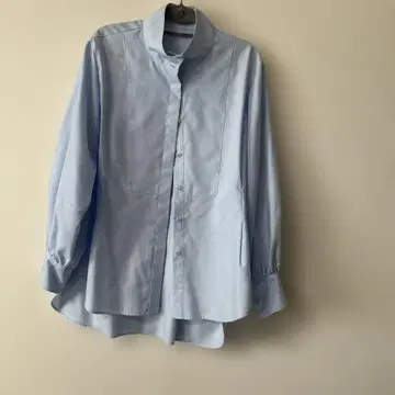 레리안 에즈미 라이트 블루 스탠드 카라 긴팔 블라우스 리본 포함