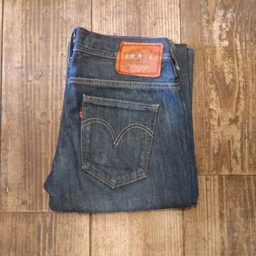 Levi's 여성용 플레어 청바지입니다.