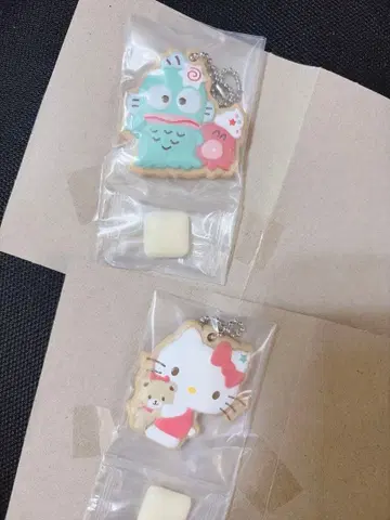 산리오 쿠키 참 코트 한교동 키티