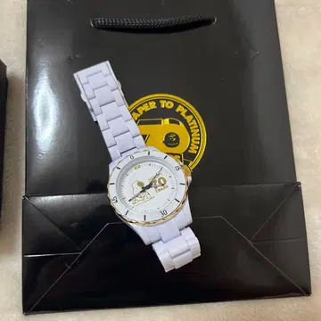 PEANUTS 70주년 기념 화이트 시계