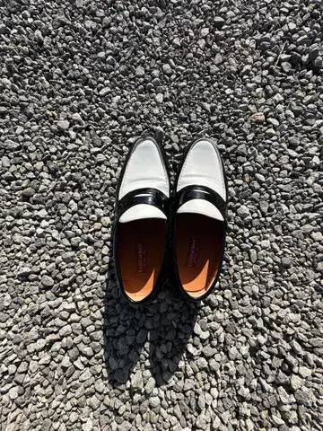 화이트/블랙 가죽 로퍼 43