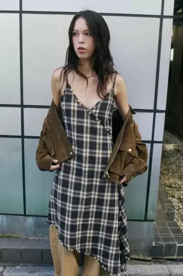 [ 가격 인하 ] ZARA 비대칭 체크 무늬 원피스