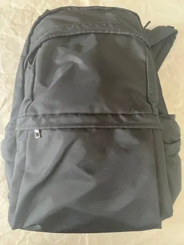 리본 포함 블랙 나일론 백팩