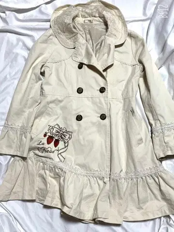 프릴, 이치고 자수 장식 크림색 트렌치코트 중고