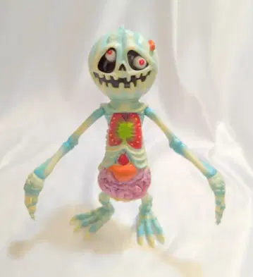 큐어 스푸키 부기 아이브 노 파워 화이트/스카이블루