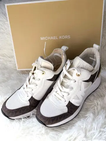 새상품급 MICHAEL KORS GEORGIE 스니커즈 23.5cm 인힐