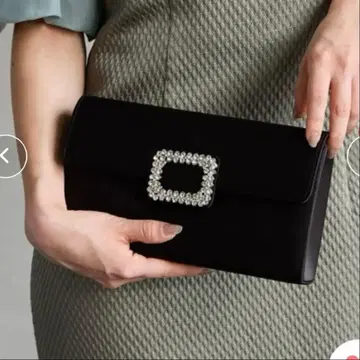 AIMER 스퀘어 비쥬 파츠 새틴 클러치백