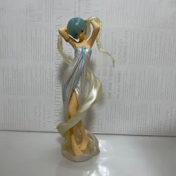 에반게리온 아야나미 레이 피규어 드레스 모습