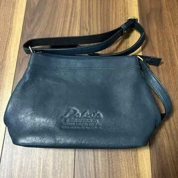 Dakota 네이비 가죽 숄더백