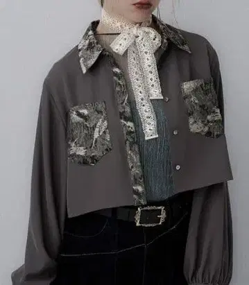 [ 미사용 ] HARE 자카드 절개 숏 셔츠(HARE)