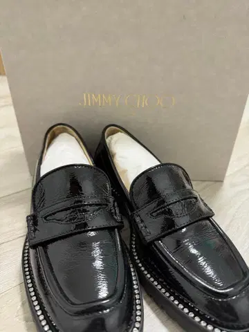 JIMMY CHOO 블랙 로퍼