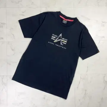 새상품급 알파인더스트리 로고 프린트 T셔츠 블랙 사이즈 M*ND819