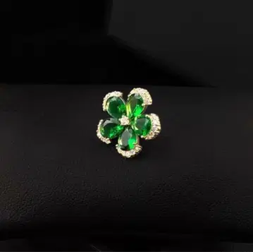 에메랄드 클로버 브로치 반짝반짝