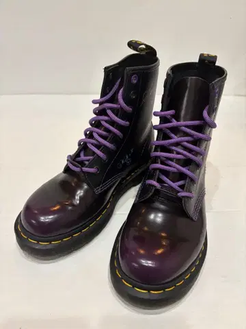 닥터마틴 BT21 콜라보 1460 8홀 부츠 블랙