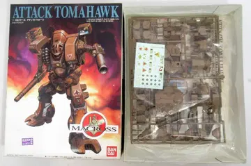 반다이 1/100 스케일 어택 토마호크 마크로스 15th