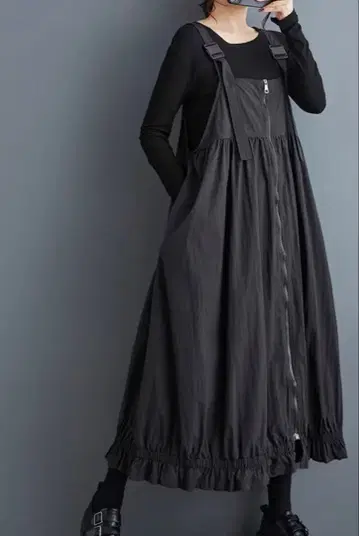 미사용 새상품 바스락 착용감 발군 귀여운 지퍼 디테일 하네스 스커트 블랙