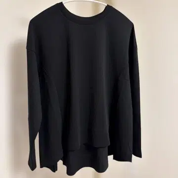 아틀리에 시크 블랙 프릴 긴팔 상의 8690엔