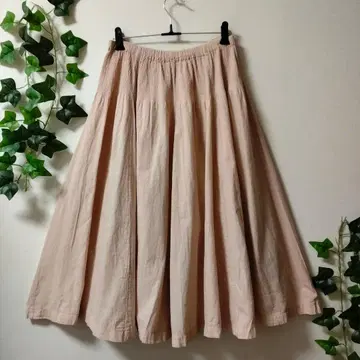 츠모리치사토 핑크 베이지 계열 플레어 스커트 허리 부분 주름 가공