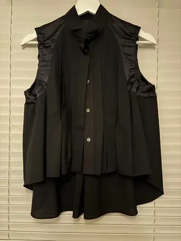 사카이/sacai 블랙 슬리브리스 셔츠 블라우스 베스트